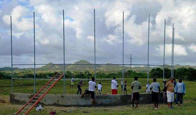 Ayuntamiento de Imbert emprende rescate pley de béisbol y softbol en comunidad Los Llabones