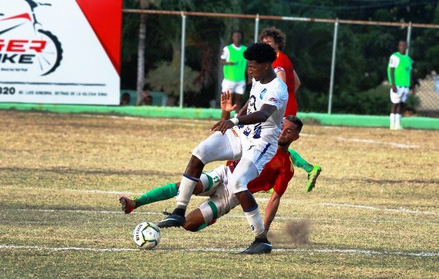 Atlántico FC jugando en su casa derrotó al Jarabacoa FC con un gol oportuno de Adrian Salcedo y le hermética defensa de su portero Martínez