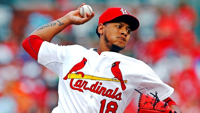   Lanzador puertoplateño Carlos Martínez (El Tsunami) se destaca en el box y con el bate en la victoria de Cardenales ante Gigantes