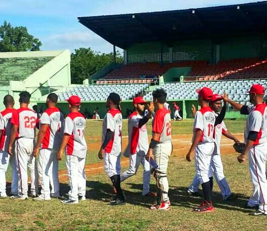 Tiburones del Norte noquean a Tabaqueros de Bonao en continuación de serie regular liga de béisbol profesional de verano