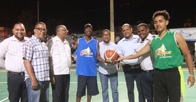 Severino guía al equipo del club Hugo Kunhartd en apertura de torneo baloncesto Copa de Campeones