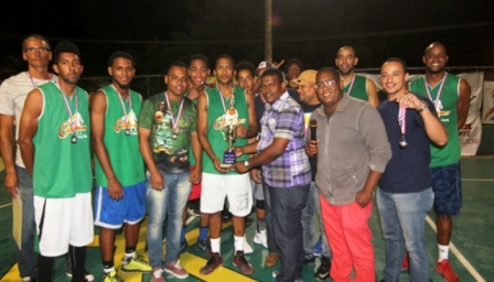Equipo Los Tremendos del Hugo Kunhartd conquista gallardete en Copa de Campeones Pedro López Vásquez en Puerto Plata
