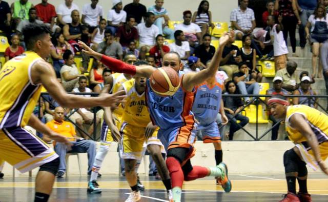 Equipos Mellizos del Sur y Correcaminos de la Parte Baja triunfan en continuación del XXVI Torneo de baloncesto Superior de Puerto Plata