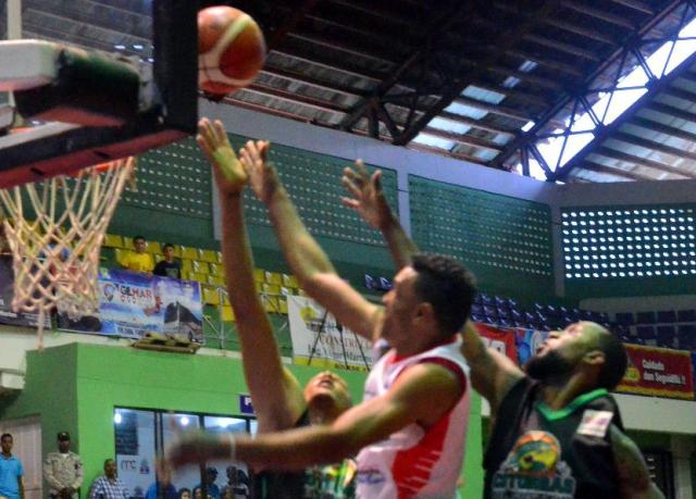 Cotorras del Gustavo se imponen a Sosúa Sharks en serie final baloncesto superior: Atlántico FC empata con Delfines en fútbol