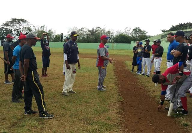 Tiburones del Norte arrancan prácticas con miras a la próxima de la Liga de Verano donde verán acción seis equipos