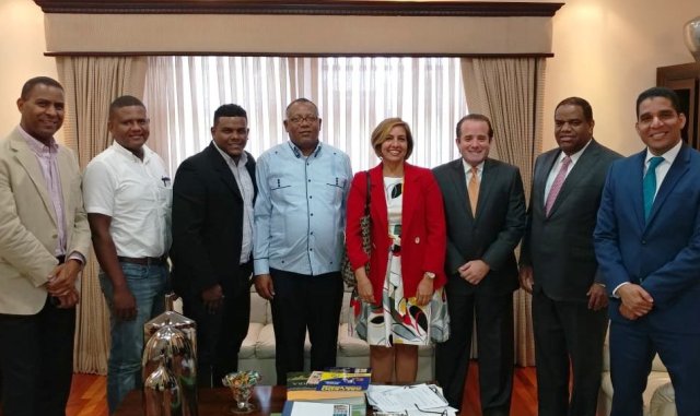  Comisión de Puerto Plata se reúne con Ministro de Deportes al cual le expusieron sobre condiciones deplorables bajo techo de baloncesto local