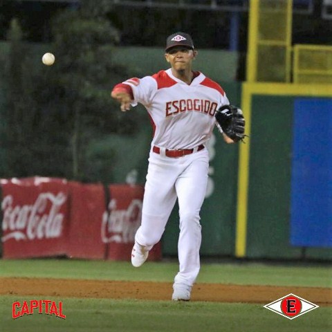 Puertoplateño Erik González fue pieza clave para que Leones del Escogido derrotaran a las Águilas Cibaeñas