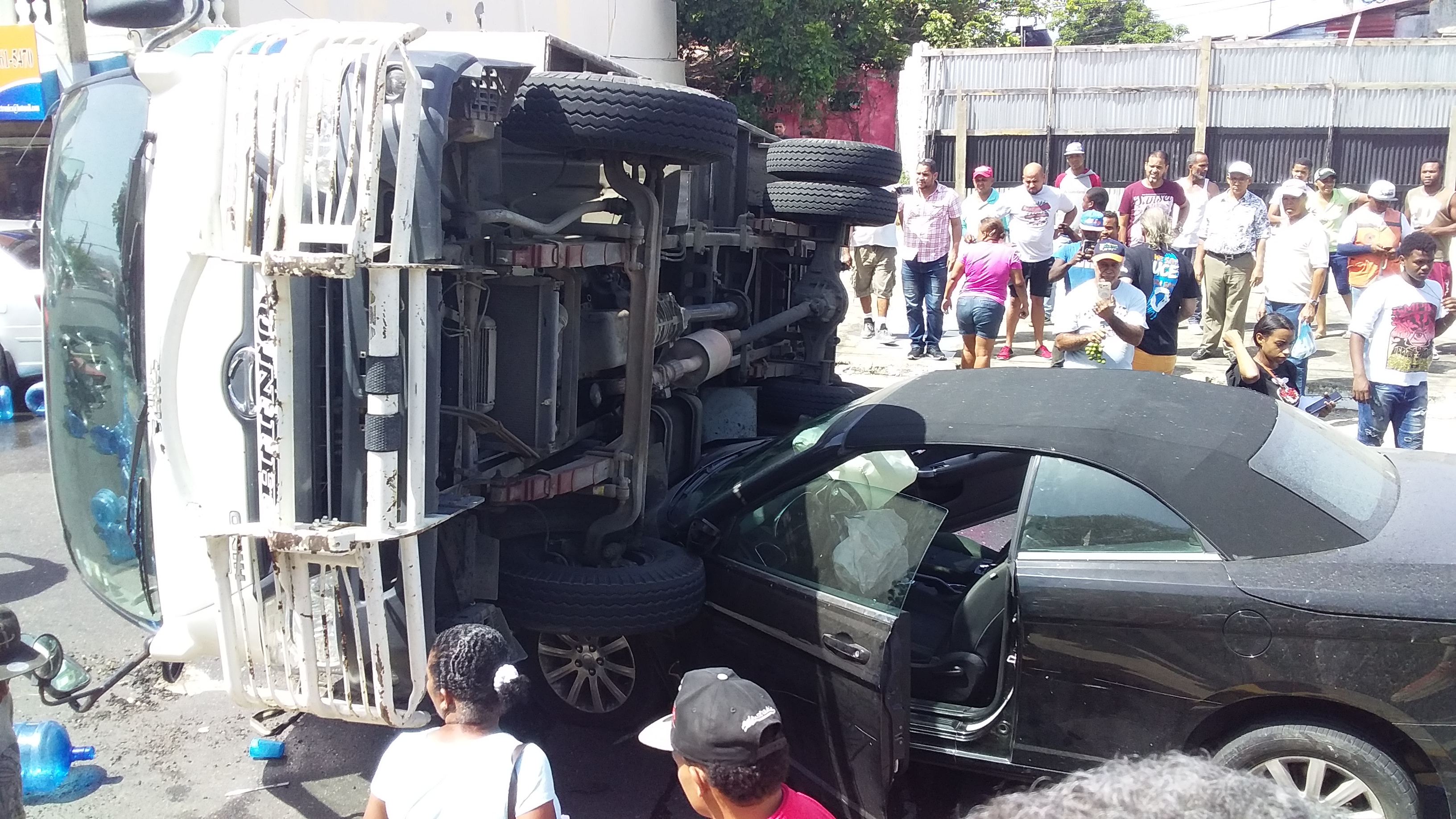 Falta de señalización en calles céntricas y adyacentes de Puerto Plata sigue generando accidentes de tránsito