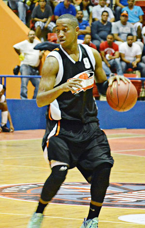 Veterano baloncestista puertoplateño Kelvin Peña es contratado por el equipo Soles de SDE para venidero torneo de la LNB