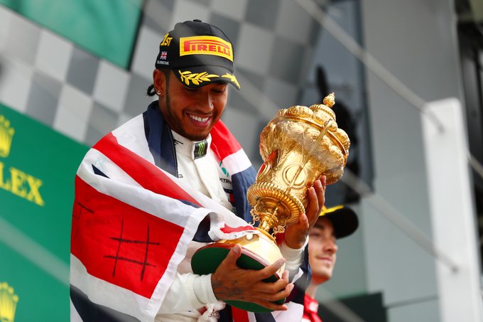 Quíntuple campeón mundial de Fórmula 1 Lewis Hamilton visitó puerto Plata en sus vacaciones en costa atlántica de República Dominicana