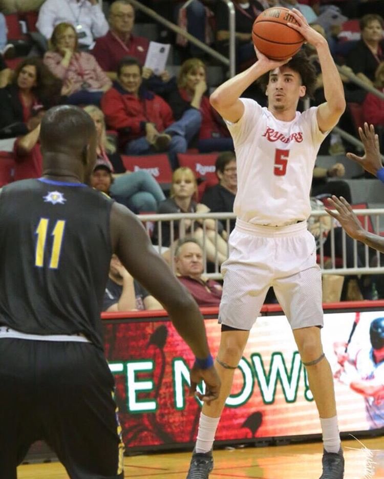 Joven puertoplateño pone de relieve su potencial en baloncesto colegial de Estados Unidos