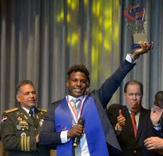 Velerista puertoplateño Deury Corniel es escogido como Atleta del Año en Gala Olímpica