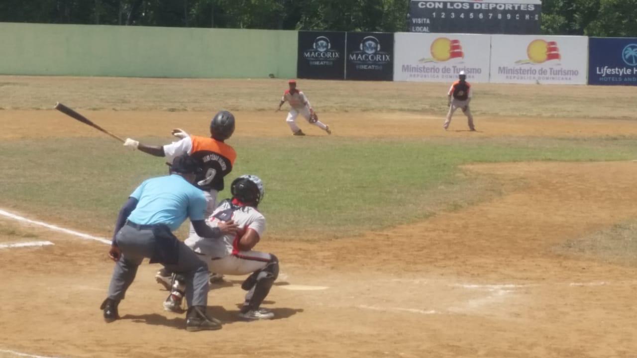 Tiburones del Norte clasifican para semifinal Liga de Verano a pesar de perder ante Andulleros de Cienfuegos
