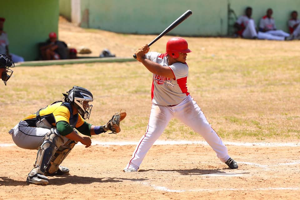 Tras dramática victoria Tiburones del Norte pasan a la final liga de verano del béisbol profesional del Cibao