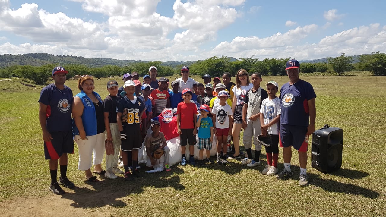 Oficina Abogados Canela Tavárez dona uniformes