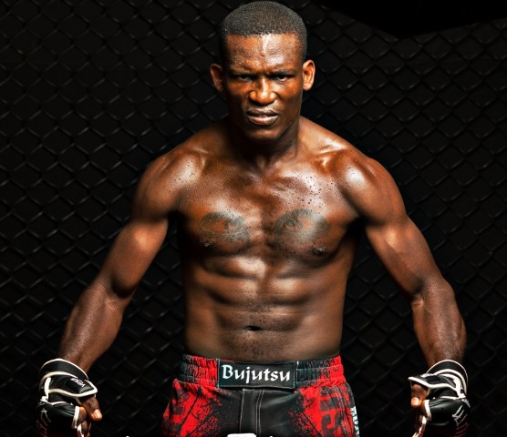 Peleador de Bujutsu Internacional Puerto Plata gana pelea coestelar Macoris Fight 3