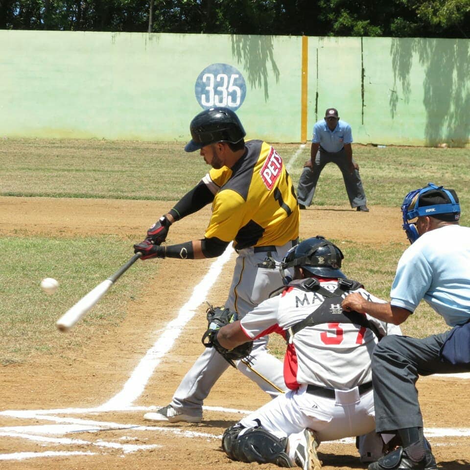 Granjeros de Moca derrotaron a domicilio a los Tiburones del Norte en el estadio José Briseño de Puerto Plata