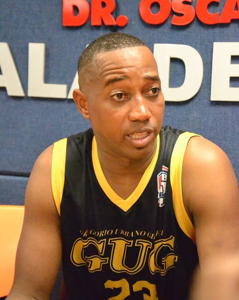 Puertoplateño Kelvin (El Pollito) Peña sigue destacándose en el baloncesto superior de Santiago con equipo GUG