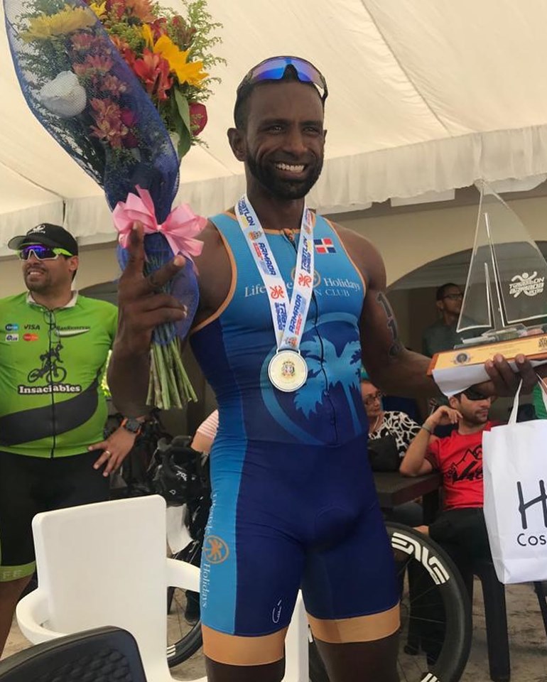 Atleta puertoplateño Leandro Sánchez logra extraordinaria actuación en el triatlón organizado por Armada de República Dominicana