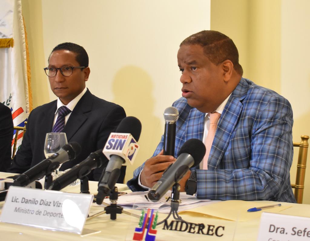 ¡Ojalá no sea un aguaje más! Ministro de Deporte anuncia reparación del techado Fabio Rafael González en el Polideportivo de Puerto Plata