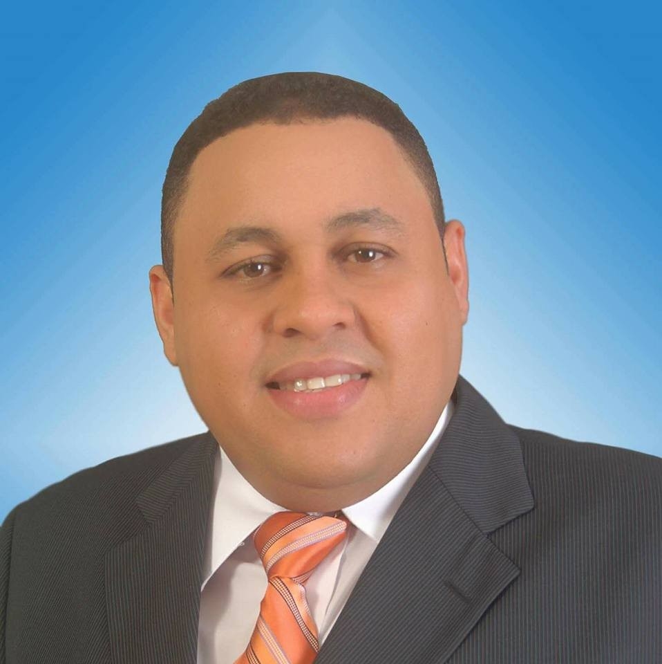 Me gustaría ver a grandes empresarios magnates de la riqueza poner interés en la política y el servicio público