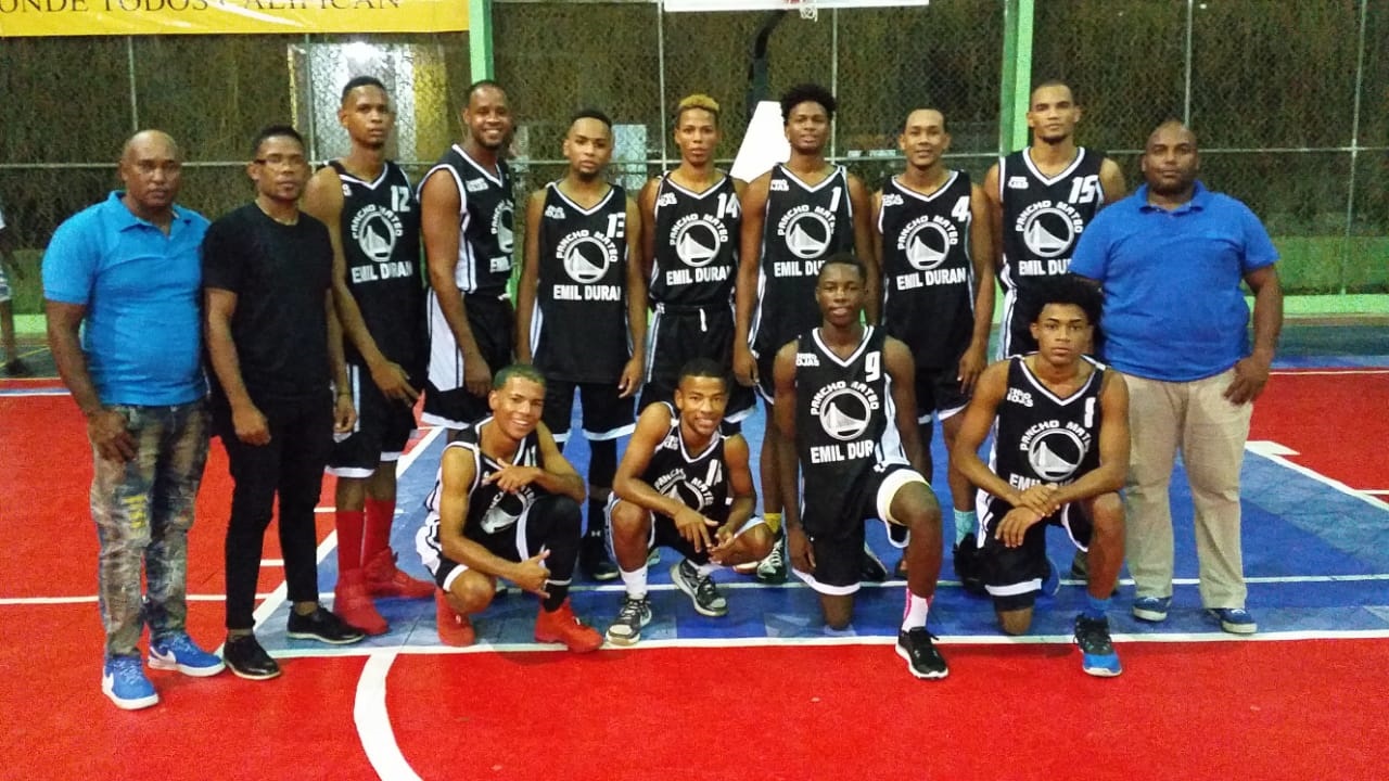 Equipos de Pancho Mateo y Los Powers triunfan en continuación del torneo Baloncesto Superior de Montellano