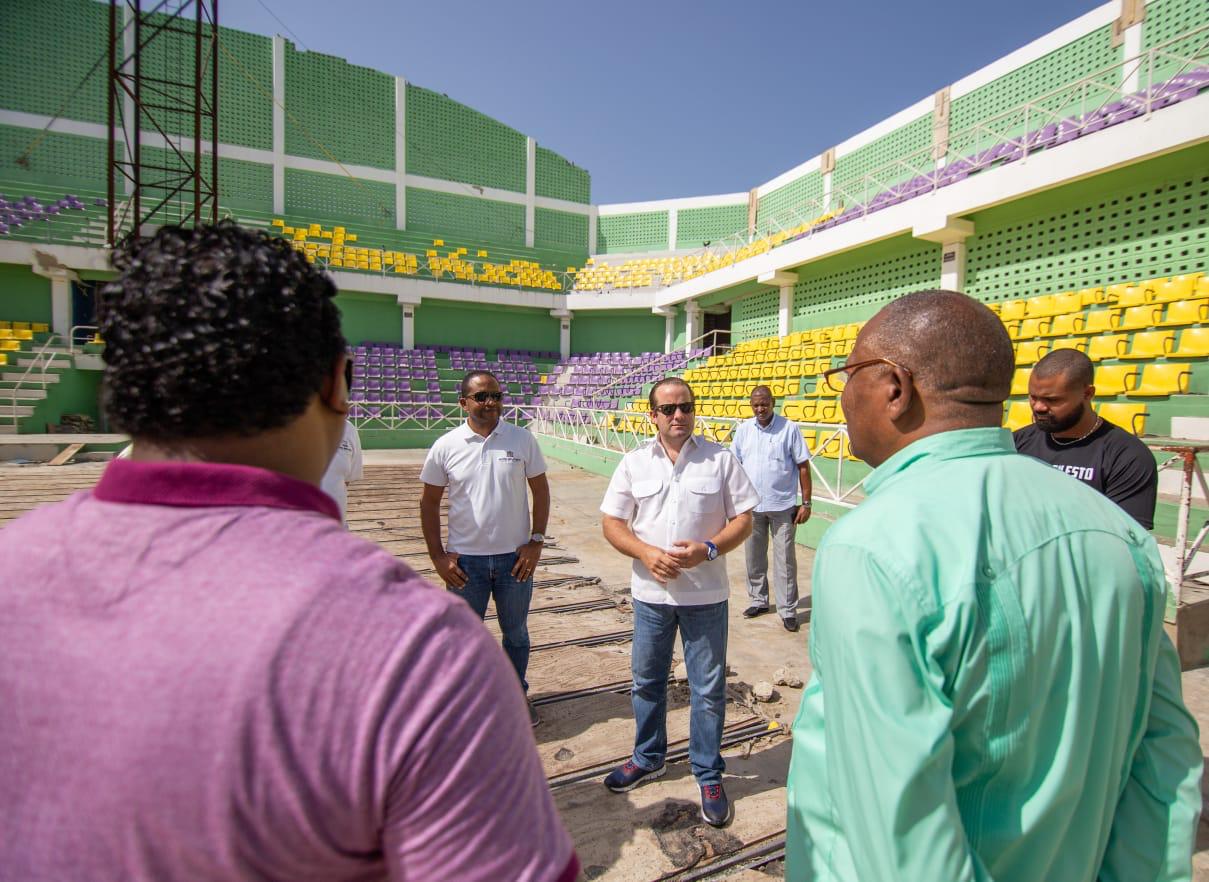 Senador Paliza aboga por rápida terminación reparación techado Fabio Rafael González de Puerto Plata