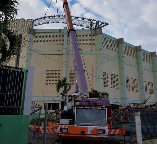 Diputada y dirigentes deportivos de Puerto Plata cuestionan calidad trabajos reparación techado Fabio Rafael González