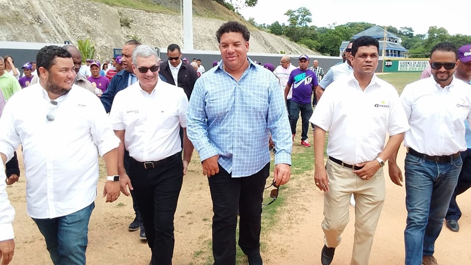 Pelotero Bartolo Colón ofrece respaldo al precandidato presidencial del PLD Gonzalo Castillo