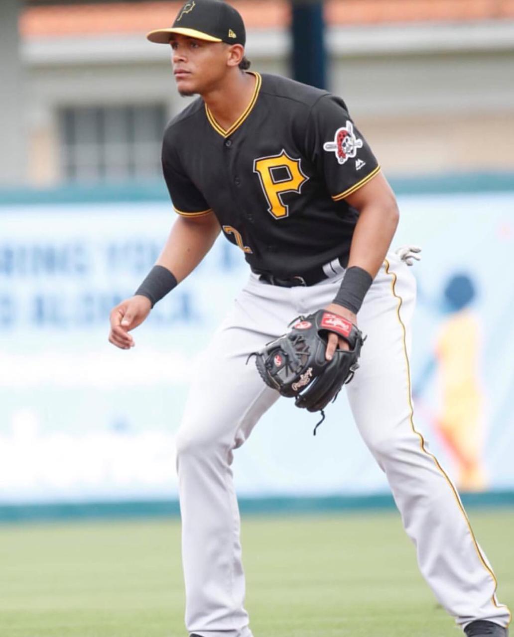 Puertoplateño Erik González conecta cuadrangular y contribuye al triunfo de los Piratas ante los Cachorros