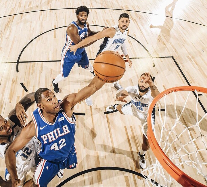 Baloncestista puertoplateño Al Horford anotó 21 puntos en la victoria de Filadelfia sobre Orlando