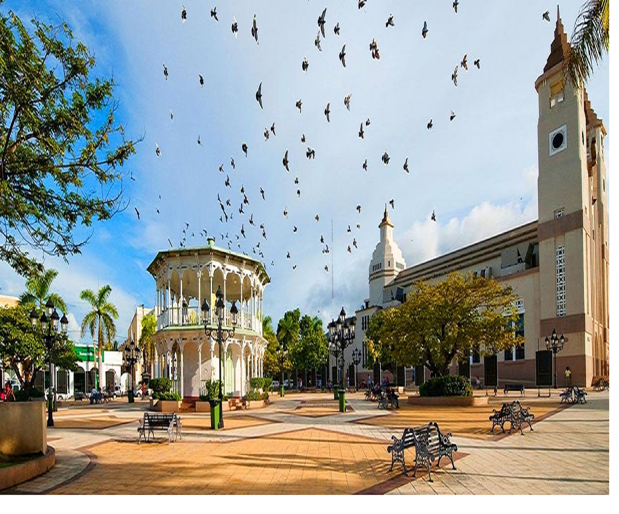 Los Bancos de la Plaza Independencia