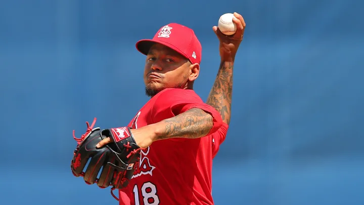 Pelotero Carlos Martínez fue multado por el Ministerio Público tras participar en jolgorio con artista urbana en Malecón de Puerto Plata