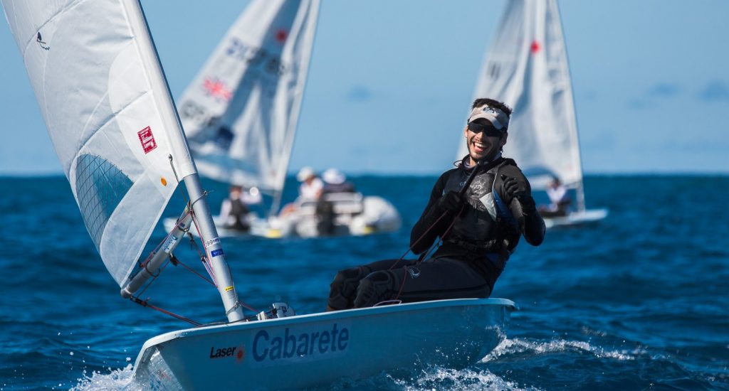 Dominicano Raúl Aguayo lidera la Regata Viva Resorts realizada en playa de Cabarete