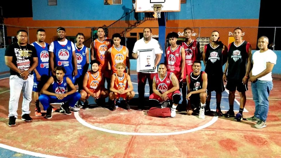 Equipos Toros y Lobos ganan en torneo de baloncesto superior del Club Gregorio Luperón