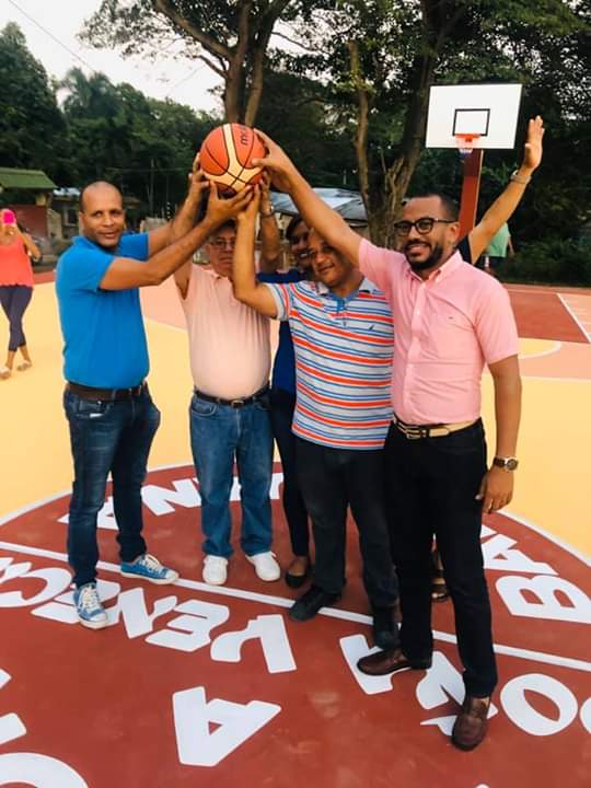 Alcaldía municipal de Imbert entrega cancha deportiva construida en comunidad Baraguana