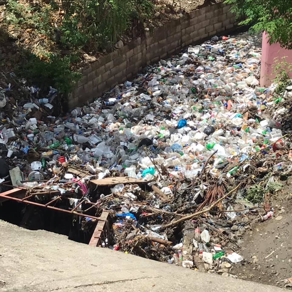 Cañada y Basura: Negligencia y Necedad