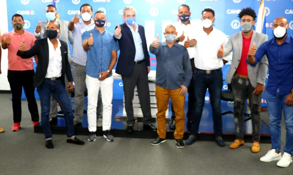 Pelotón de deportistas y entrenadores puertoplateños se juramentan con Luis Abinader