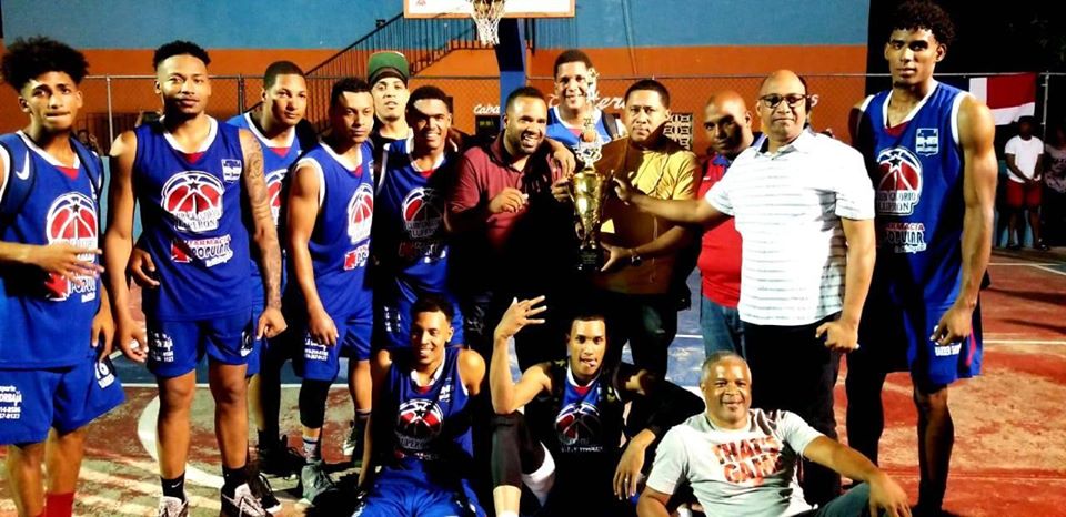 Lobos de la Calle 6 se coronaron campeones por segundo año consecutivo del Club Gregorio Luperón tras vencer a Los Toros