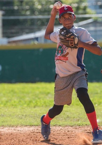 Jovencito puertoplateño se perfila como un gran prospecto del béisbol con solo 12 años de edad