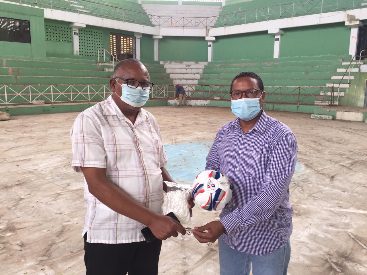 Nuevo director de Deportes en Puerto Plata recibe las llaves del Complejo Deportivo General Gregorio Luperón