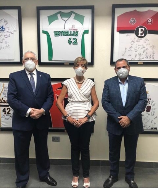 Senadora de Puerto Plata Ginette Bournigal se reúne con presidente de Lidom y comisionado de béisbol