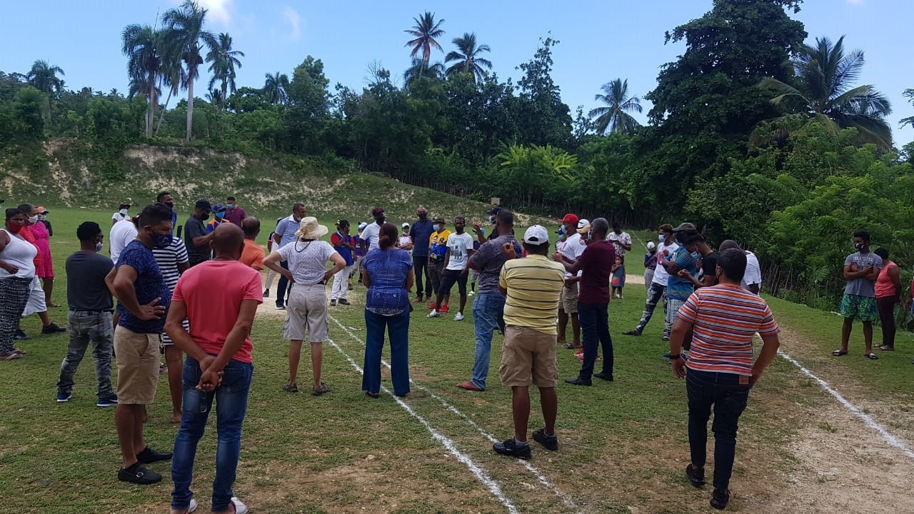 Denuncian intenciones malsanas de adueñarse terrenos donde funciona pley en comunidad de Sampiñé