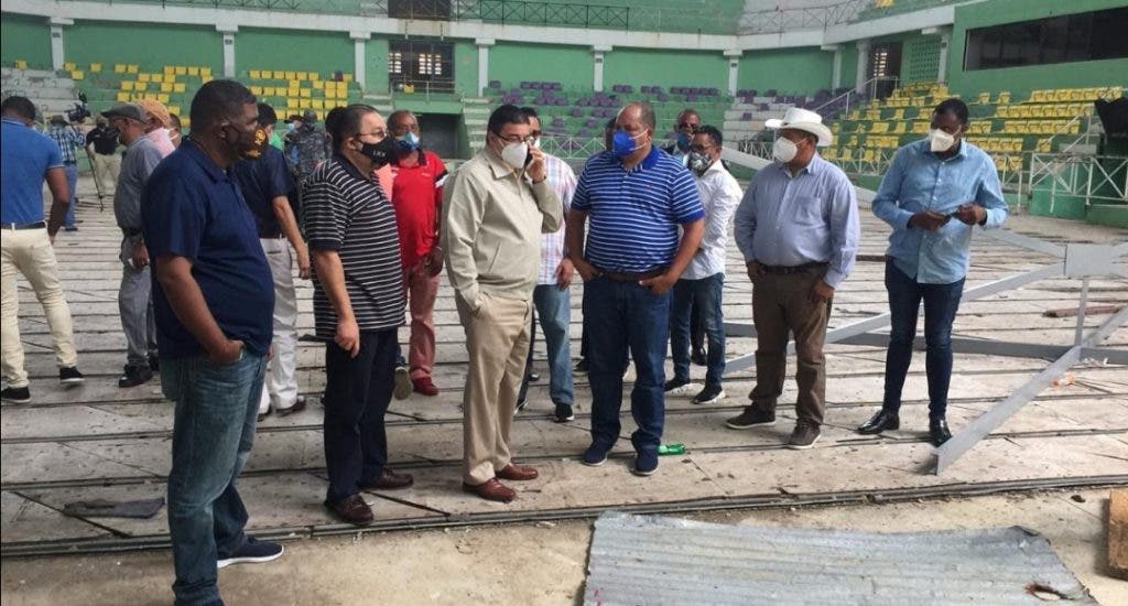 Titular de Deportes se sorprende por abandono y mal estado del Polideportivo y estadio de béisbol de Puerto Plata