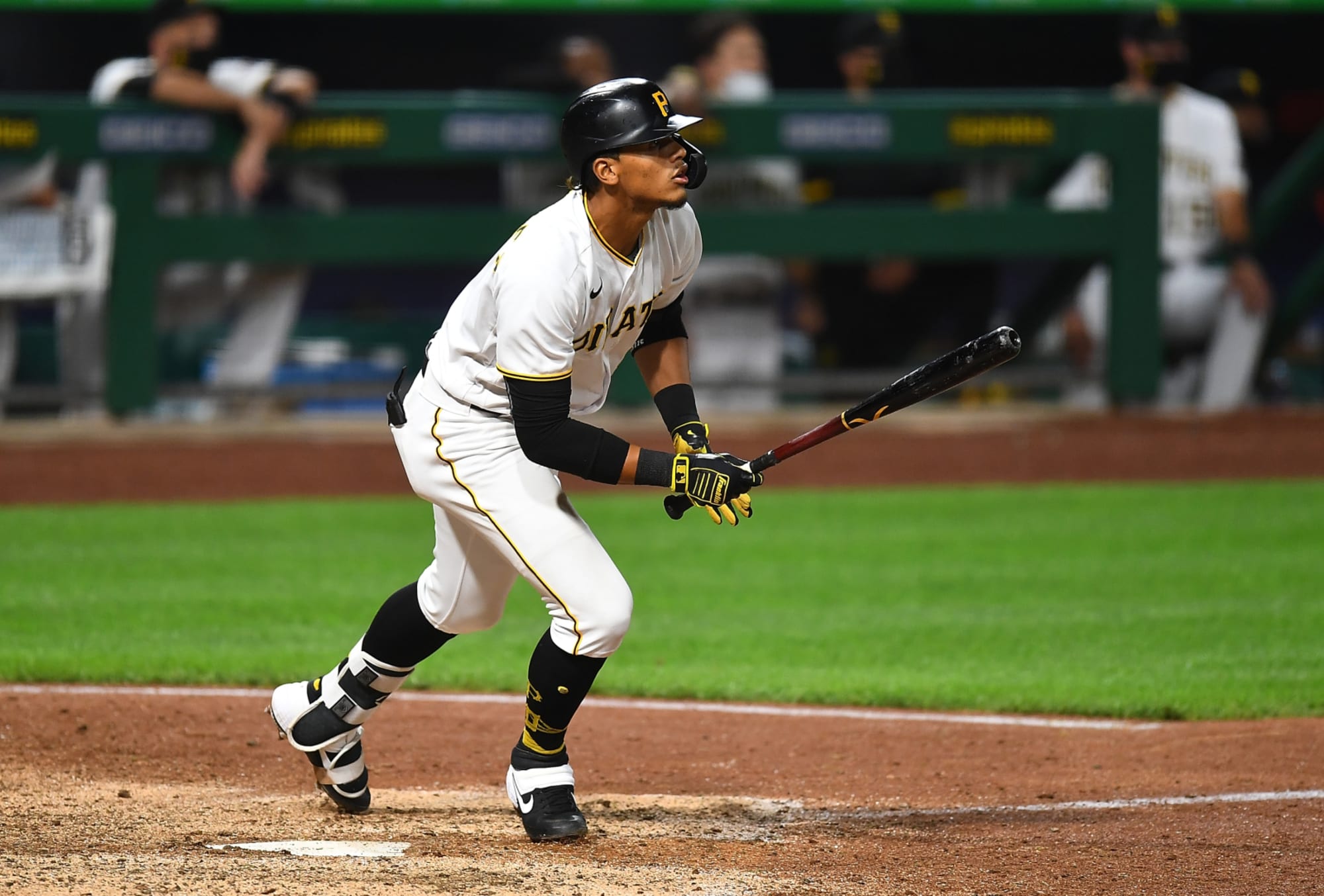 Pelotero puertoplateño Erik González de los Piratas de Pittsburgh conectó kilométrico jonrón de 453 pies ante Kansas City