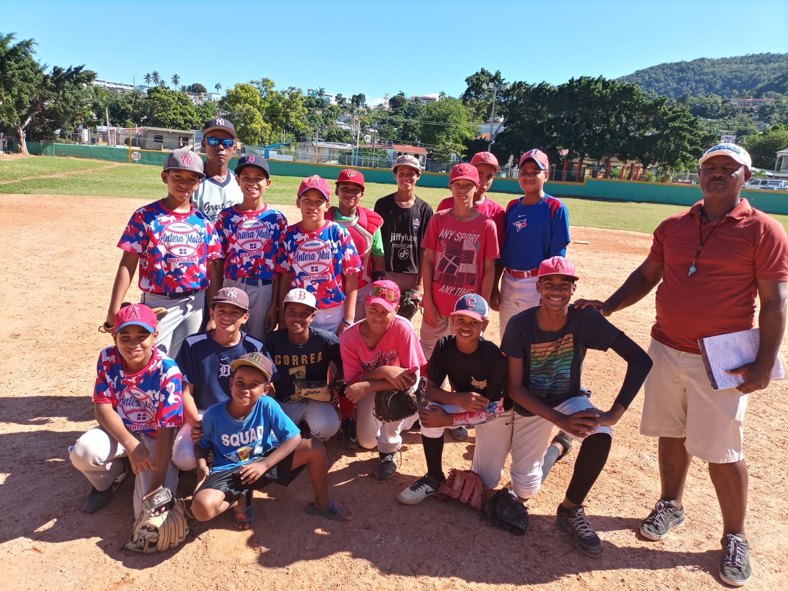 Zona 1 y Zona 2 encabezan Juegos Deportivos Navideños en Puerto Plata.  