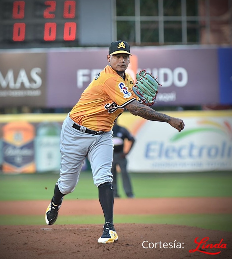 Pitcher puertoplateño Carlos Martinez no pudo contener ofensiva del Escogido y evitar derrota de Águilas Cibaeñas