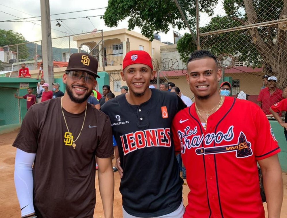 Peloteros de Grandes Ligas y la LIDOMP dan clínica a niños y adolescentes de Puerto Plata
