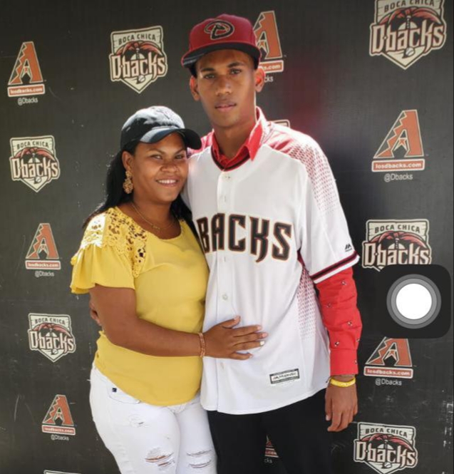 Organización de Grandes Ligas firma jovencito del sector Padre Las Casas de Puerto Plata