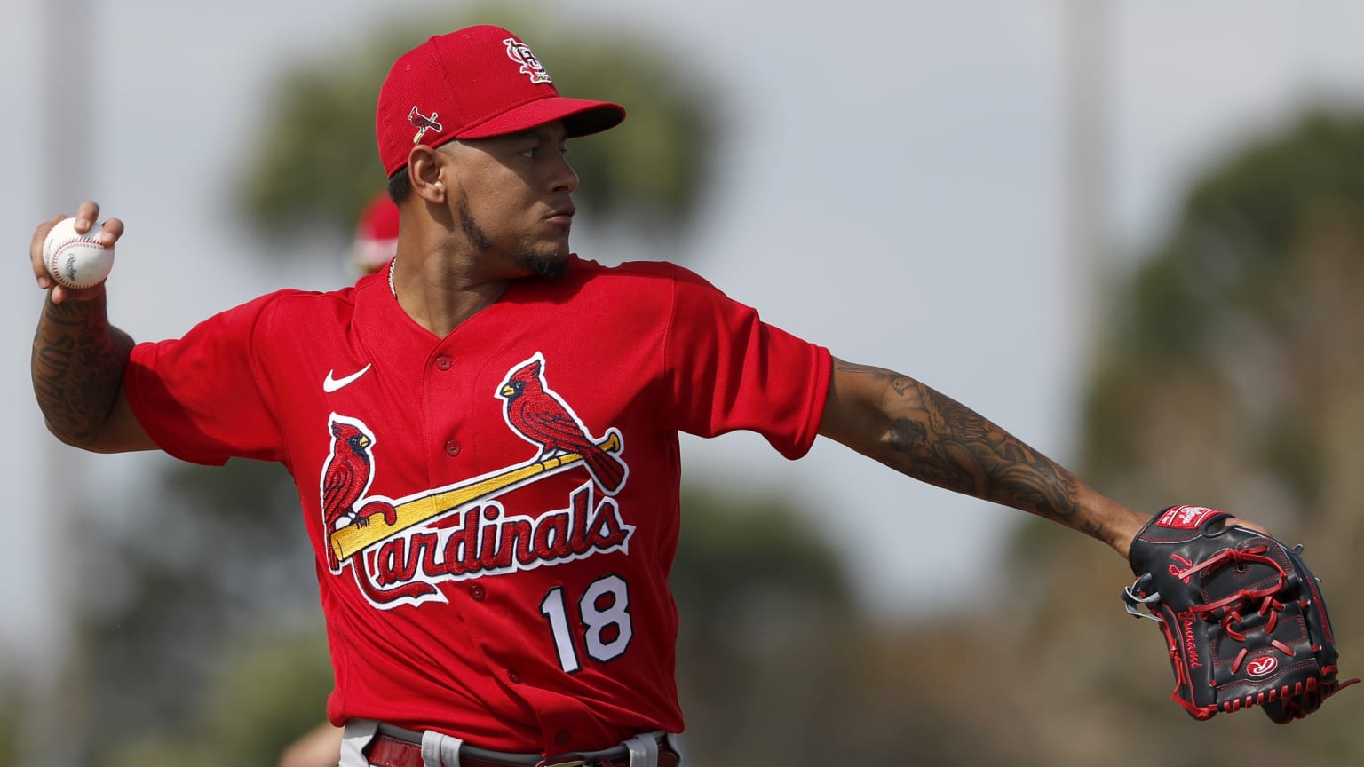 Puertoplateño Carlos Martínez va a la agencia libre, Cardenales declinaron asumir su contrato